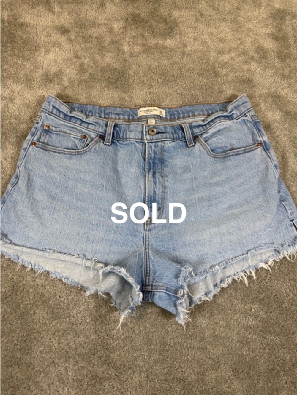 SOLD/Abercrombie & Fitch Curve Love High Rise Mom Shorts Light Wash Denim Size 3
